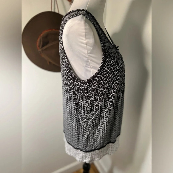 Ellen Tracy, company, M, geometric print, scoop neck w/attached bow contrast hem - Picture 4 of 8